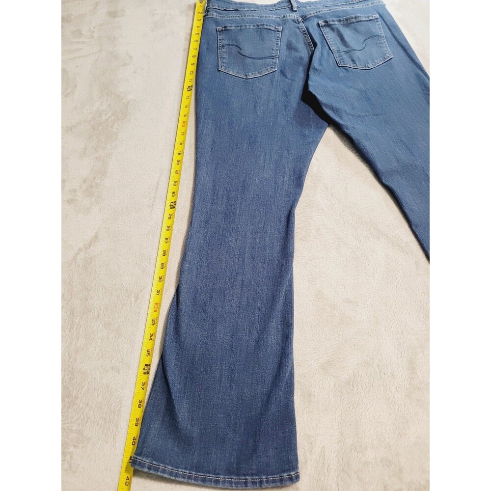 Levi's Signature Mid-Rise Bootcut Super Stretch Women’s Size 16 33x32 Dark Wash - Picture 6 of 13